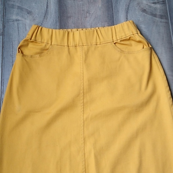 New Creation skirt - Picture 3 of 9